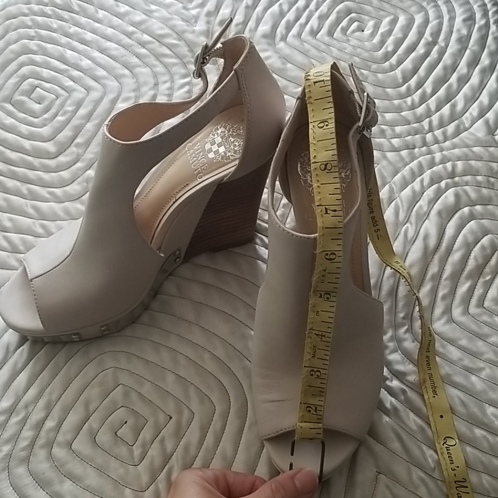 Vince Camuto opentoe wedge - Picture 7 of 8